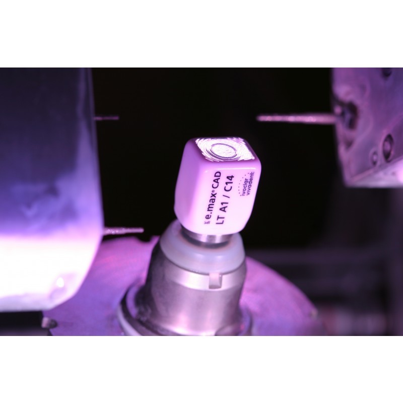 Блоки из дисиликатлитиевой стеклокерамики IPS e.max CAD Monolithic Solutions B32 (3 шт.) Блоки из дисиликатлитиевой стеклокерамики IPS e.max CAD Monolithic Solutions B32 (3 шт.)